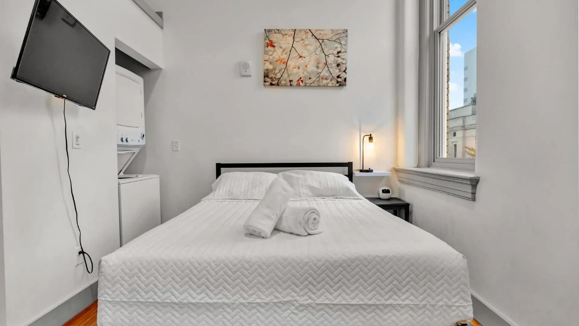 Bright And Modern Studio In Louisville # 305 0*,  ABD