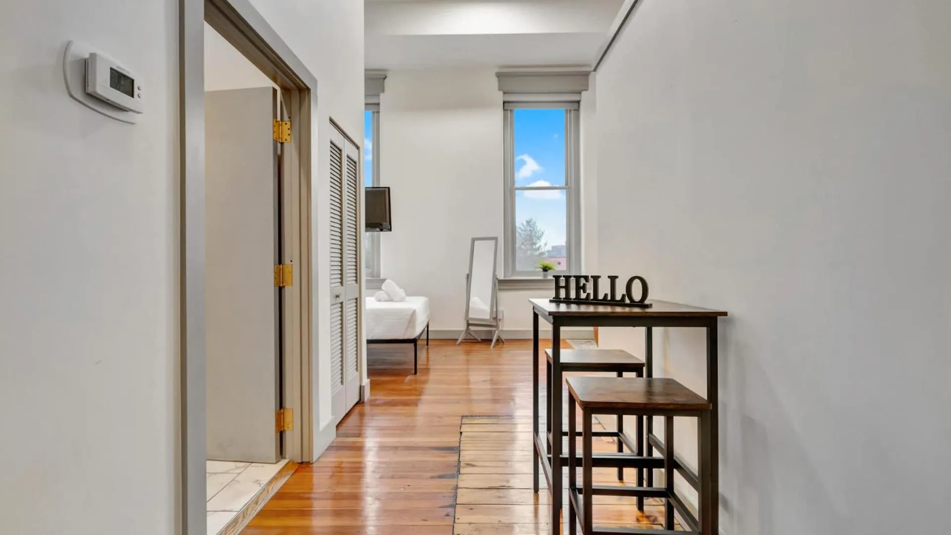 Bright And Modern Studio In Louisville # 305 ABD